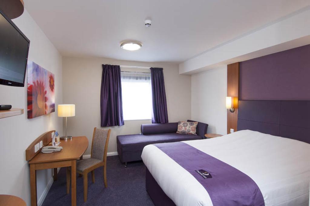 Premier Inn Falkirk East Екстер'єр фото