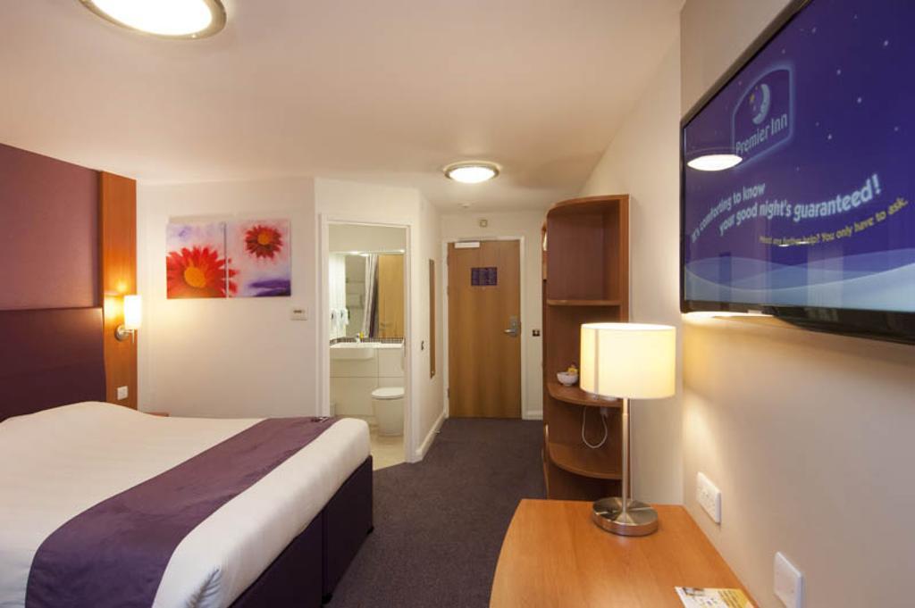 Premier Inn Falkirk East Екстер'єр фото