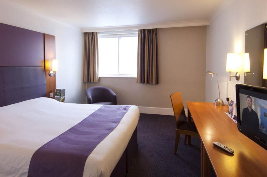 Premier Inn Falkirk East Екстер'єр фото
